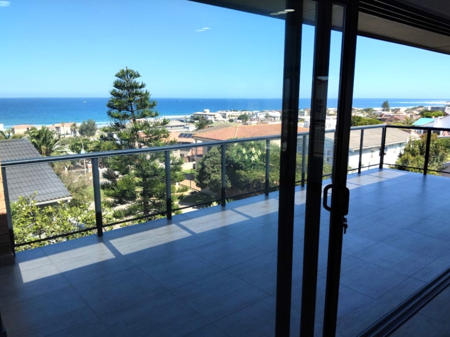 4 Bedroom Property for Sale in Wavecrest Eastern Cape